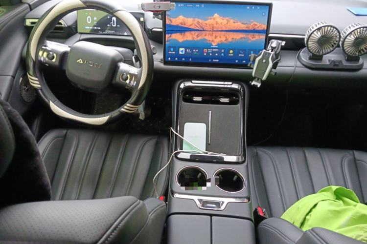 Used AION V 2026 Model Aion Tyrannosaurus Family Edition 520 Zhi Hao Edition Center Console