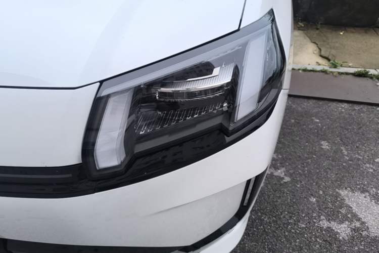 Used AION V 2026 Model Aion Tyrannosaurus Family Edition 650 Zhi Zun Edition Left Front Headlight