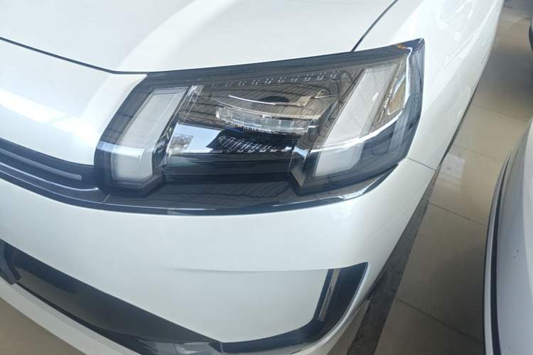 Used AION V 2026 Model Aion Tyrannosaurus Family Edition 650 Zhihao Edition Left Front Headlight