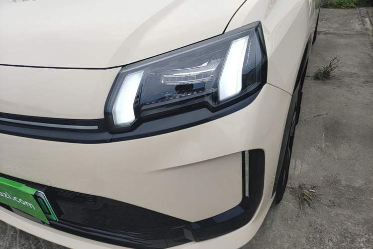 Used AION V 2026 Model Aion Tyrannosaurus Family Edition 650 Zhihao Edition Left Front Headlight