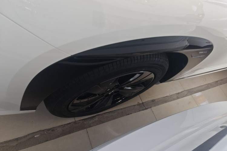 Used AION V 2026 Model Aion Tyrannosaurus Family Edition 650 Zhihao Edition Left Front Wheel Hub