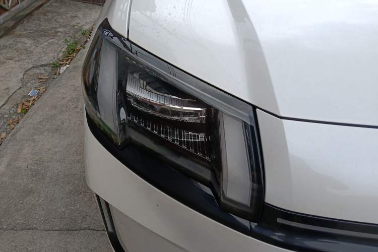 Used AION V 2026 Model Aion Tyrannosaurus Family Edition 520 Zhi Hao Edition Right Front Headlight