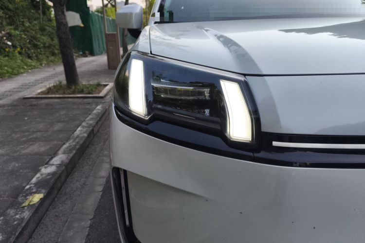Used AION V 2026 Model Aion Tyrannosaurus Family Edition 520 Zhi Hao Edition Right Front Headlight