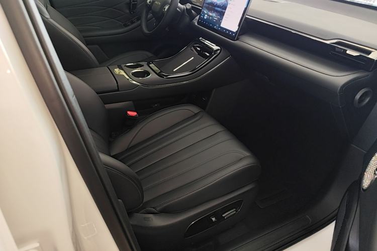 Used AION V 2026 Model Aion Tyrannosaurus Family Edition 520 Zhi Hao Edition Right Front Seat