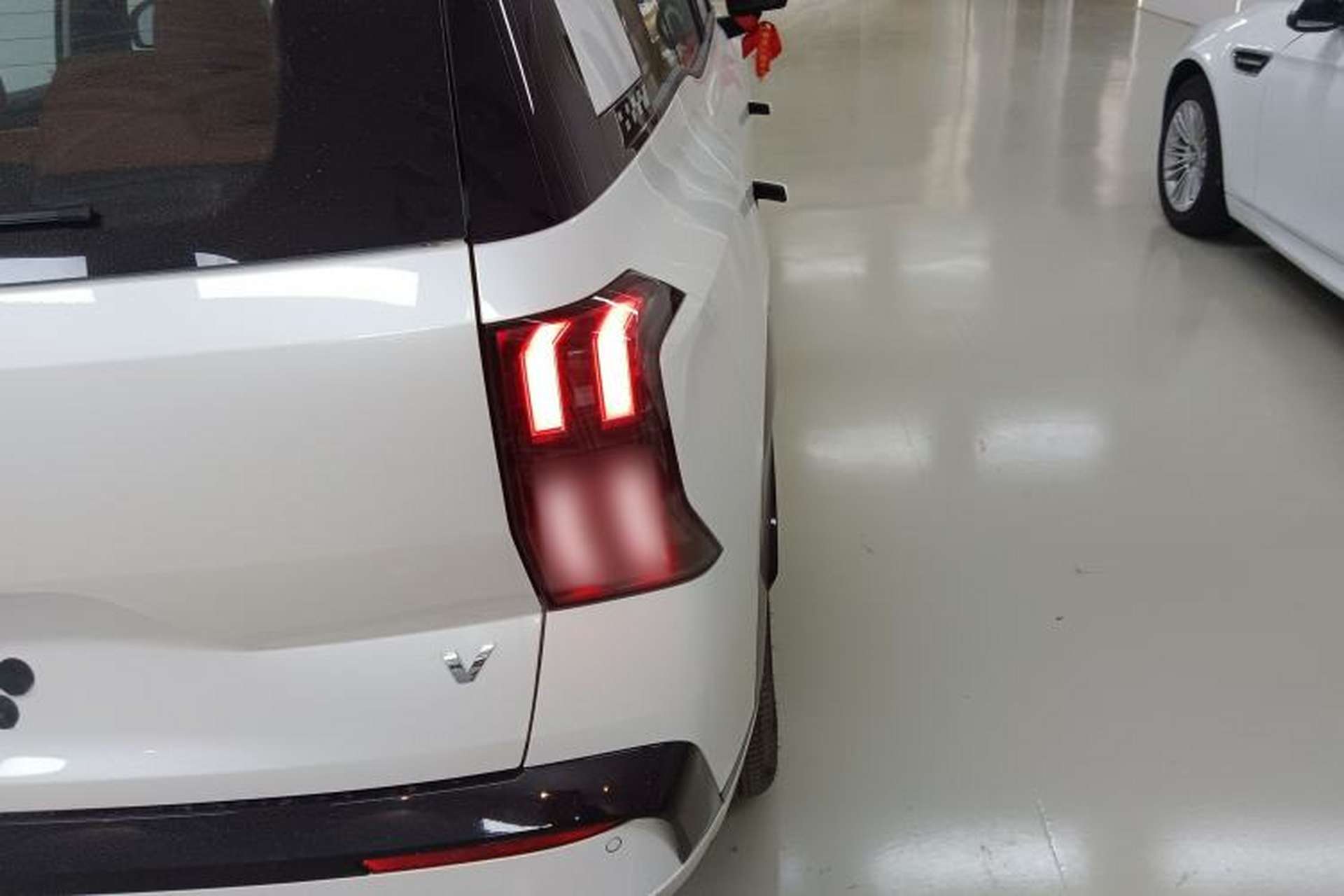 Used AION V 2026 Model Aion Tyrannosaurus Family Edition 650 Zhi Zun Edition Right Rear Taillight