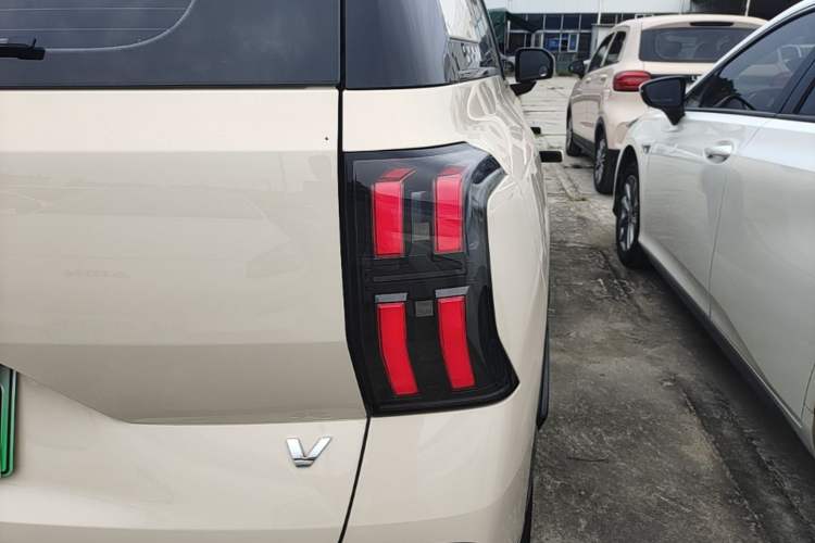 Used AION V 2026 Model Aion Tyrannosaurus Family Edition 650 Zhihao Edition Right Rear Taillight