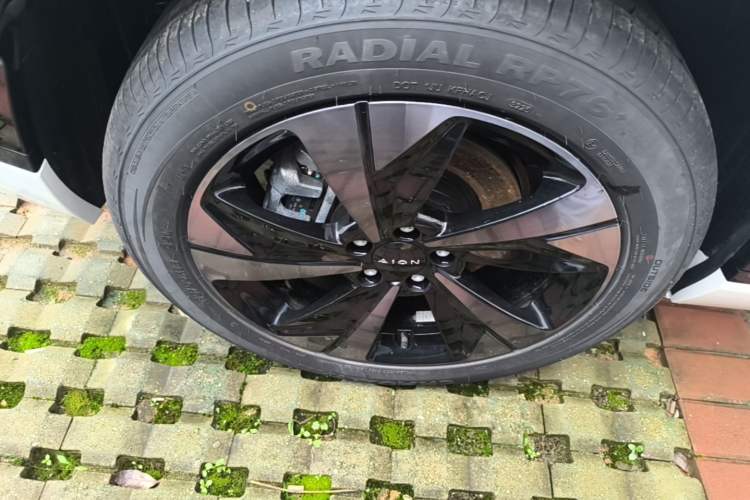 Used AION V 2026 Model Aion Tyrannosaurus Family Edition 650 Zhi Zun Edition Right Rear Wheel Hub