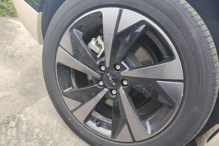 Used AION V 2026 Model Aion Tyrannosaurus Family Edition 650 Zhihao Edition Right Rear Wheel Hub