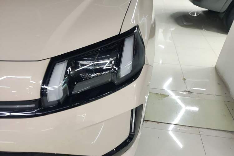 Used AION V 2026 Model Aion Tyrannosaurus Family Edition 520 Zhi Zun Edition Left Front Headlight
