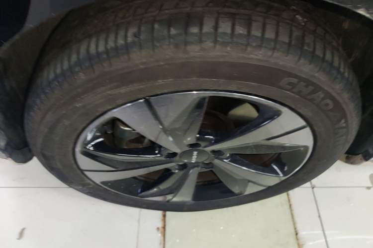 Used AION V 2026 Model Aion Tyrannosaurus Family Edition 520 Zhi Zun Edition Left Front Wheel Hub
