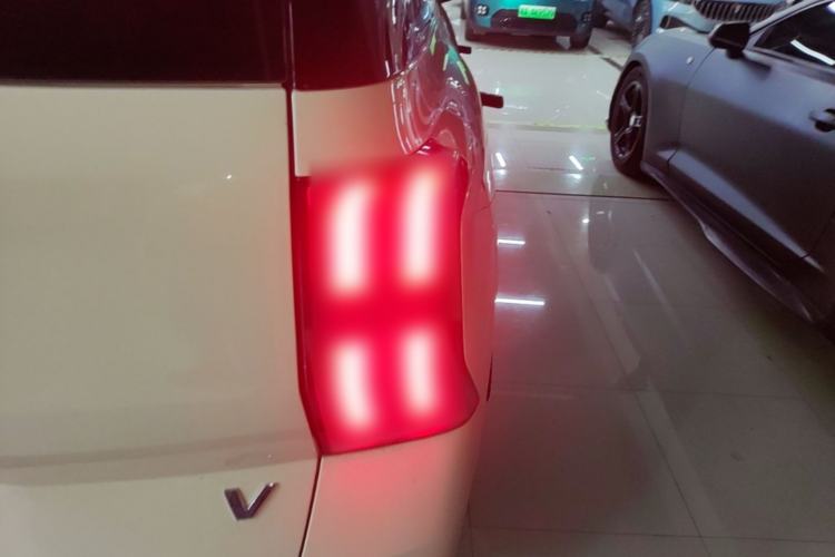 Used AION V 2026 Model Aion Tyrannosaurus Family Edition 520 Zhi Zun Edition Right Rear Taillight