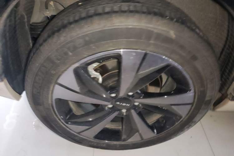 Used AION V 2026 Model Aion Tyrannosaurus Family Edition 520 Zhi Zun Edition Right Rear Wheel Hub