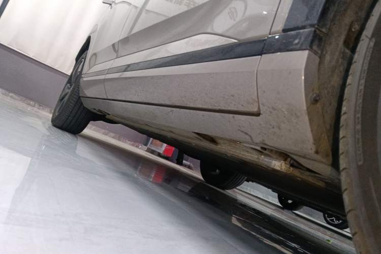 Used AION V 2026 Model Aion Tyrannosaurus Family Edition 650 Zhihao Edition Right Side Sill