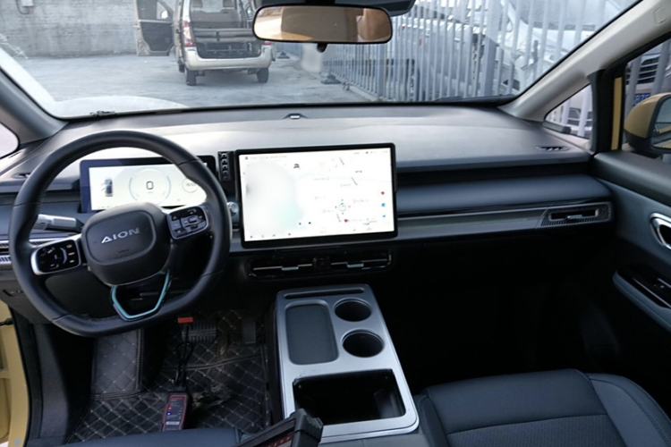 Used AION Y 2022 Plus 70 Smart Edition Interior 1