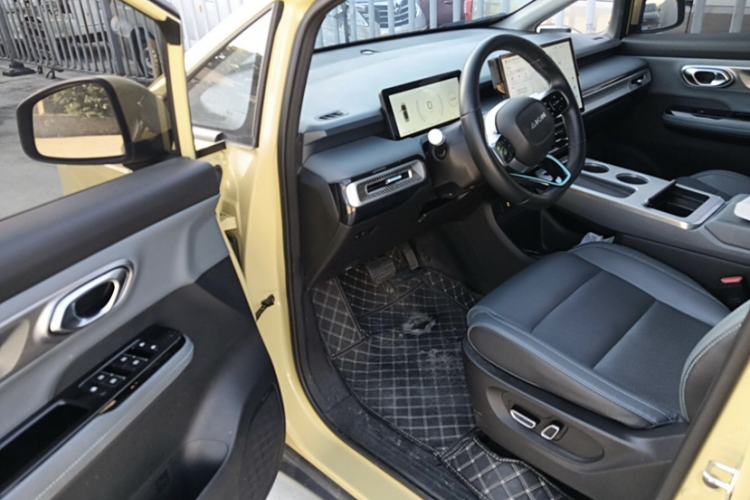 Used AION Y 2022 Plus 70 Smart Edition Interior 3