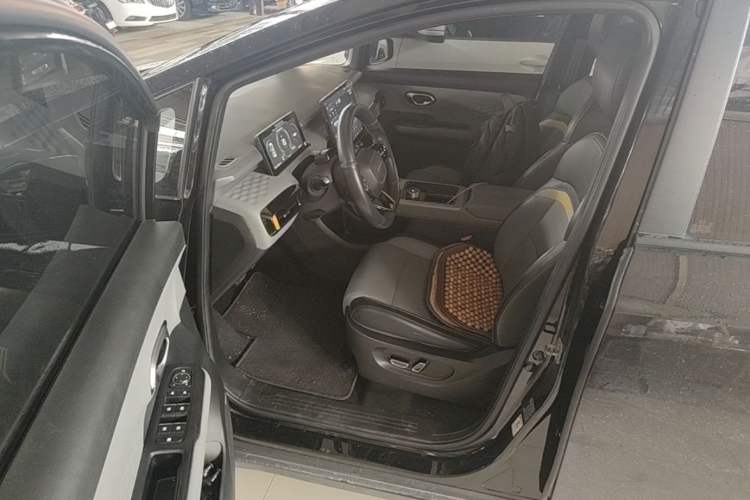 Used AION Y 2021 70 Enjoyment Tech Edition Driver Seat
