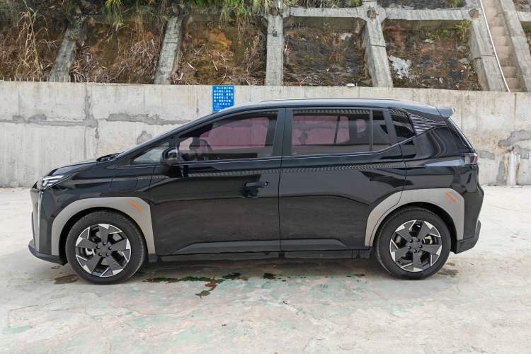 Used AION Y 2021 70 Intelligent Dynamic Edition Exterior 3