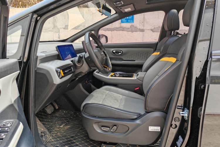 Used AION Y 2021 70 Intelligent Dynamic Edition Left Front Seat