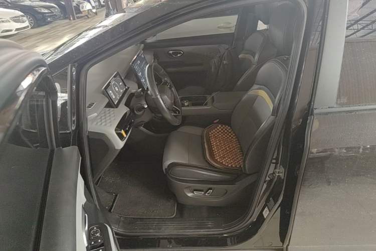 Used AION Y 2021 70 Enjoyment Tech Edition Left Front Seat