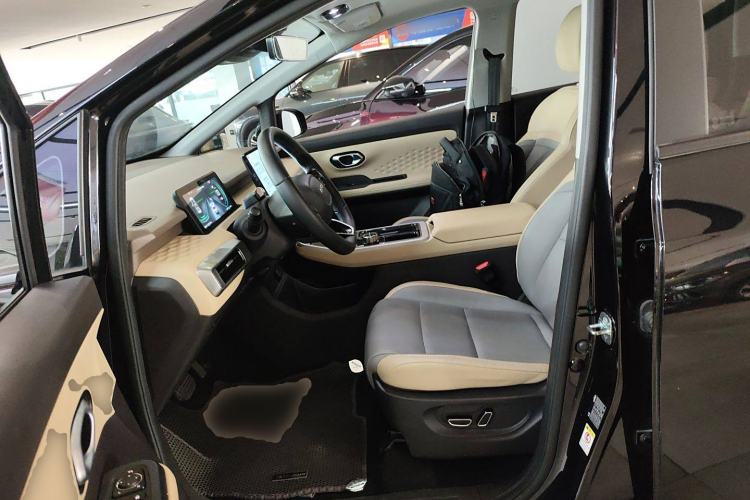 Used AION Y 2021 80 Enjoyment Tech Edition Left Front Seat