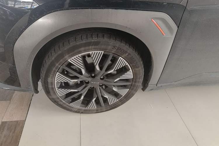 Used AION Y 2021 70 Enjoyment Tech Edition Left Front Wheel Hub