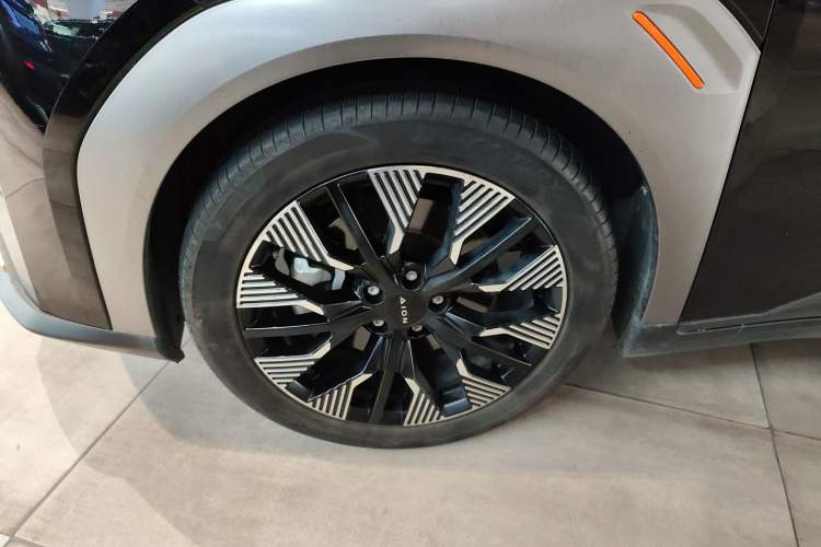 Used AION Y 2021 80 Enjoyment Tech Edition Left Front Wheel Hub