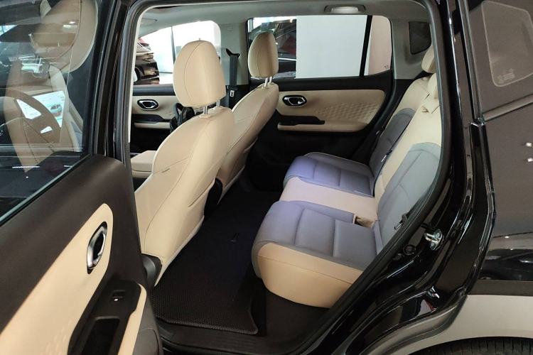 Used AION Y 2021 80 Enjoyment Tech Edition Left Rear Seat