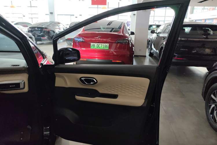 Used AION Y 2021 80 Enjoyment Tech Edition Right Front Door Interior
