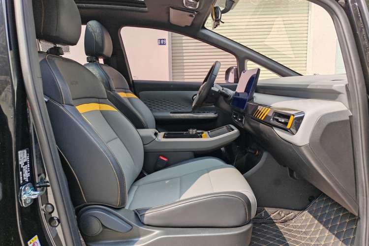 Used AION Y 2021 70 Intelligent Dynamic Edition Right Front Seat