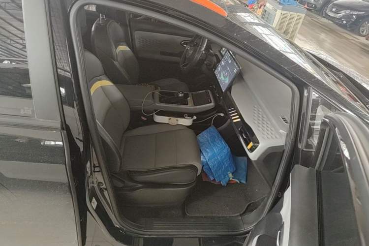 Used AION Y 2021 70 Enjoyment Tech Edition Right Front Seat