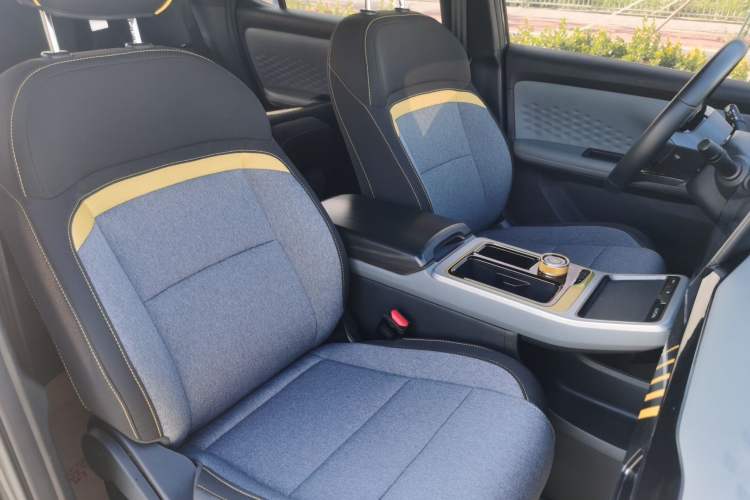 Used AION Y 2021 70 Enjoy Vitality Edition Right Front Seat
