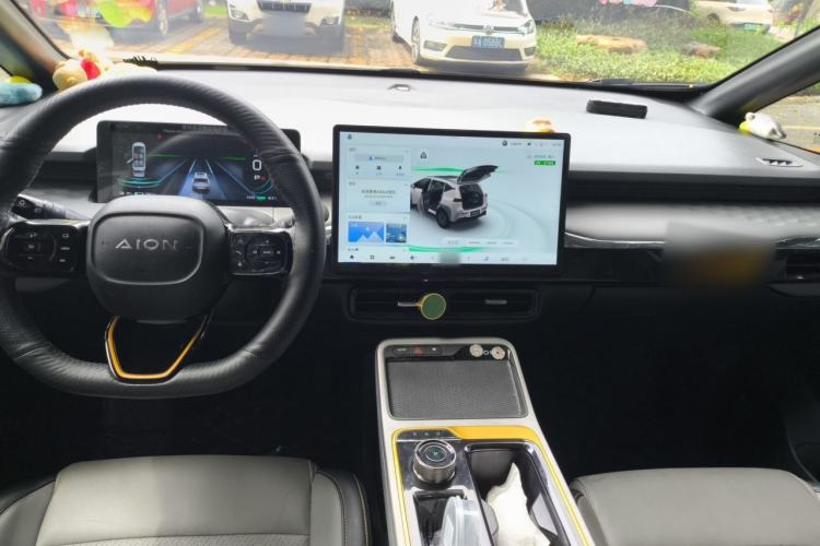 Used AION Y 2021 70 Tech Vitality Edition Center Console