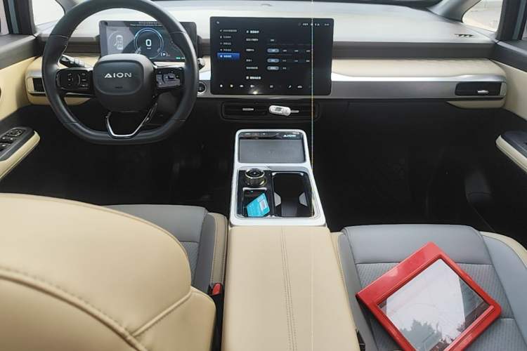 Used AION Y 2021 70 Intelligent Dynamic Edition Center Console