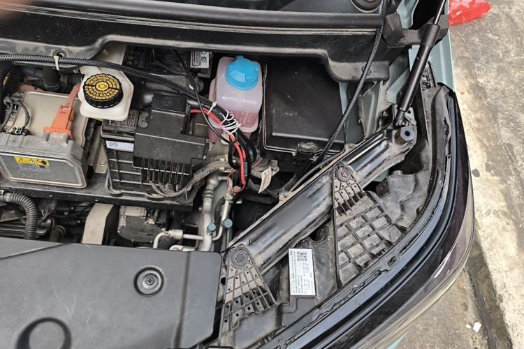 Used AION Y 2021 70 Intelligent Edition Engine Bay Left
