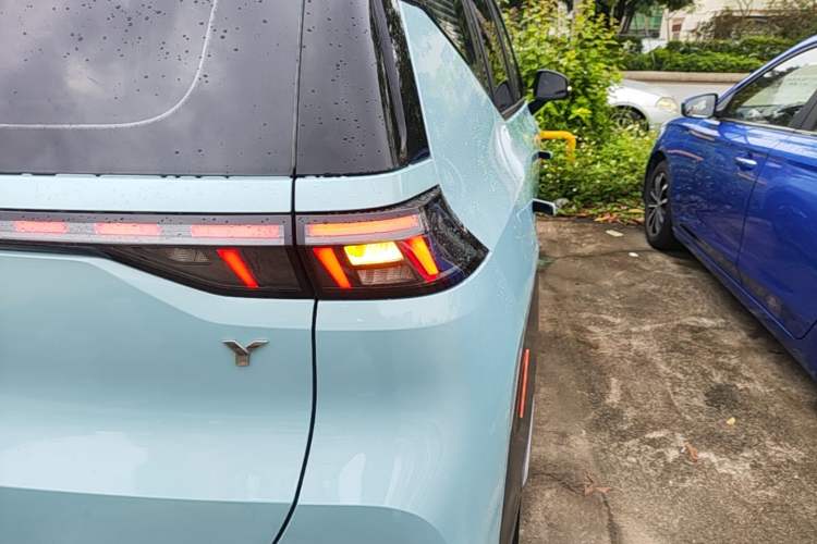 Used AION Y 2021 70 Intelligent Edition Exterior 1