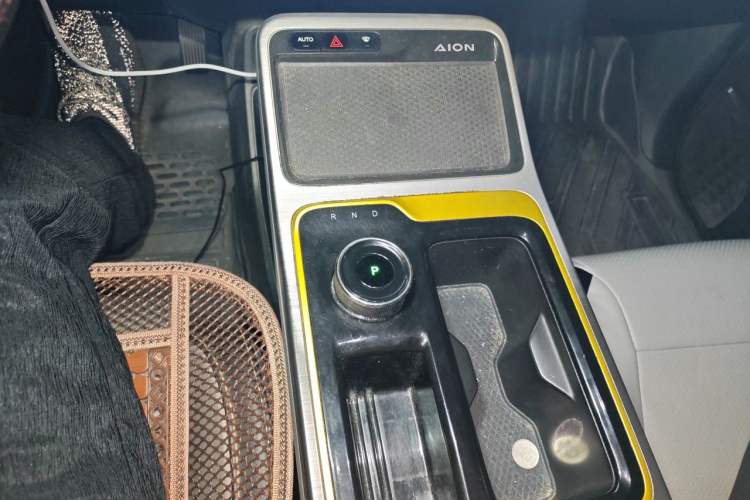Used AION Y 2021 70 Tech Vitality Edition Gear Lever