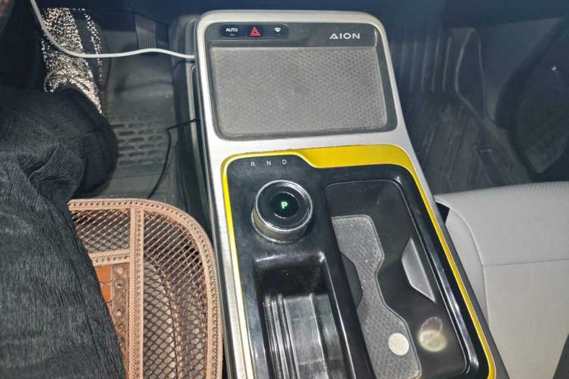 Used AION Y 2021 70 Tech Vitality Edition Gear Lever
