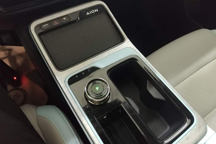 Used AION Y 2021 70 Intelligent Edition Gear Lever