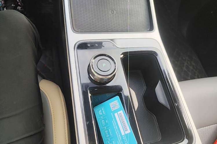 Used AION Y 2021 70 Intelligent Dynamic Edition Gear Lever