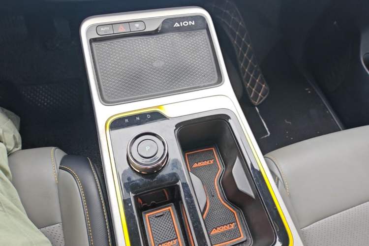 Used AION Y 2021 70 Intelligent Dynamic Edition Gear Lever