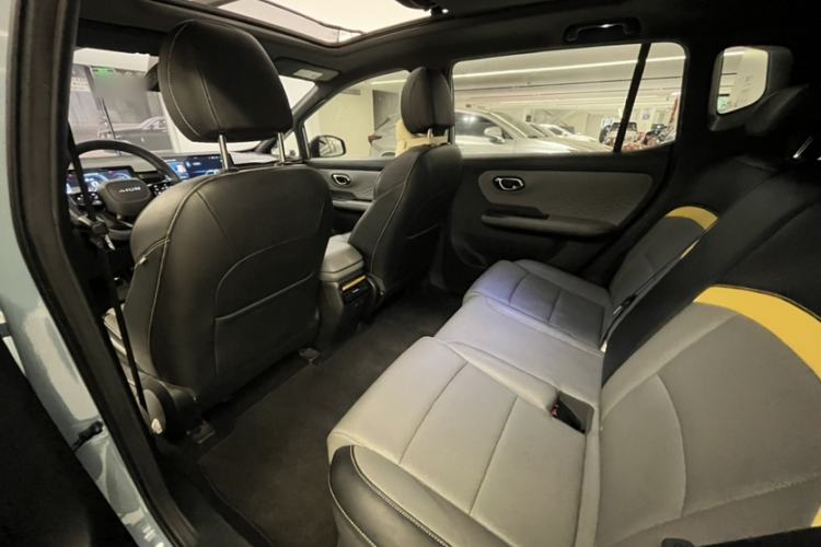 Used AION Y 2021 70 Enjoyment Tech Edition Interior 4