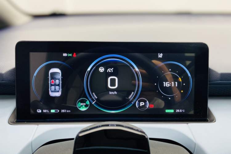 Used AION Y 2021 70 Enjoyment Tech Edition Interior 9