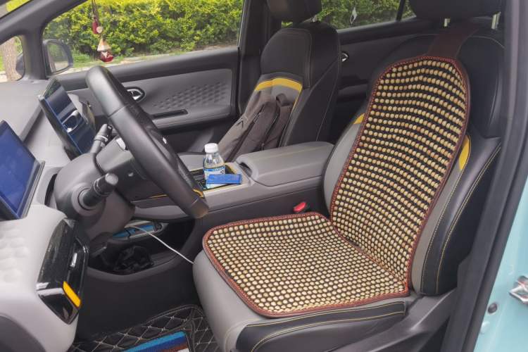Used AION Y 2021 70 Intelligent Dynamic Edition Left Front Seat