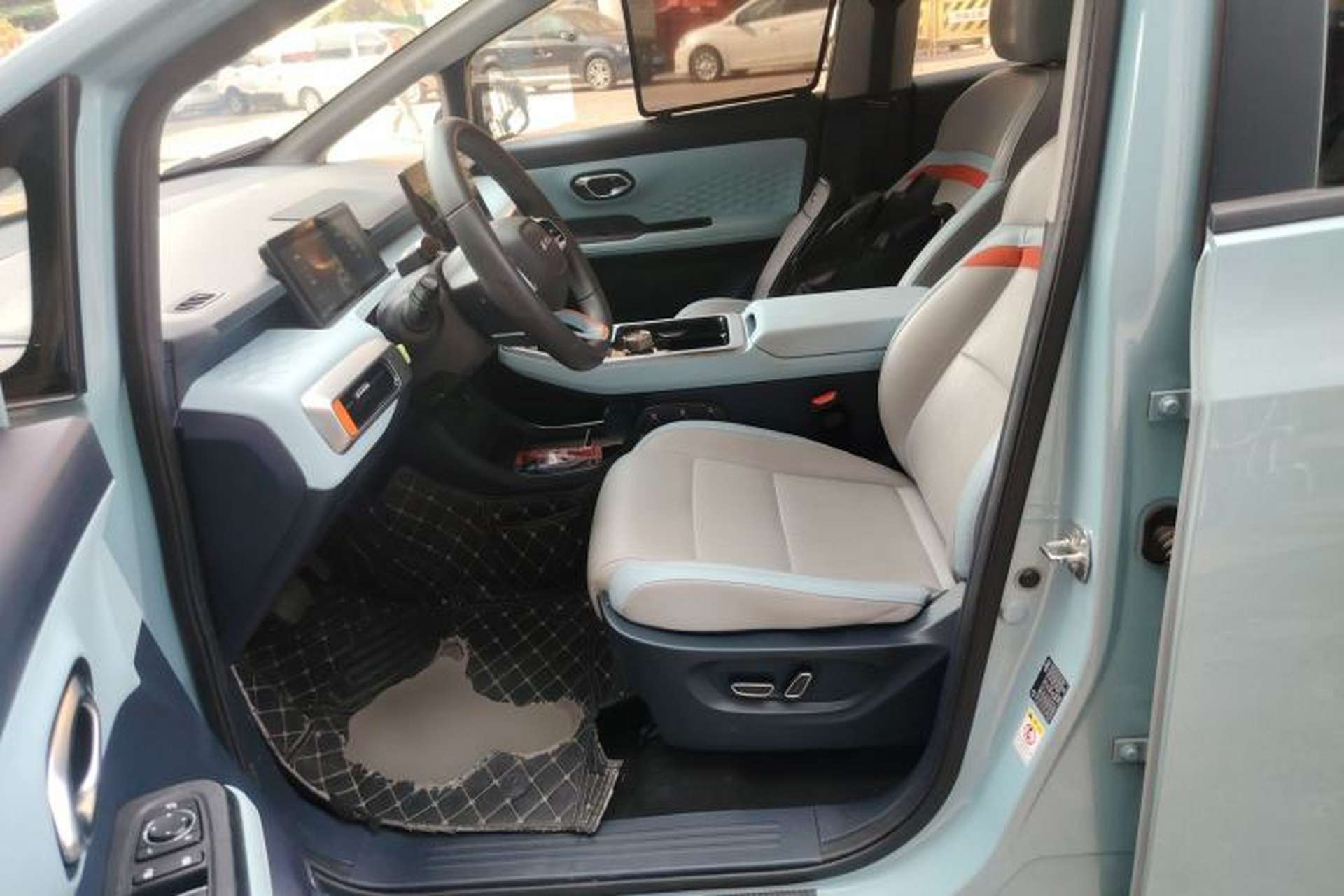 Used AION Y 2021 70 Enjoyment Tech Edition Left Front Seat