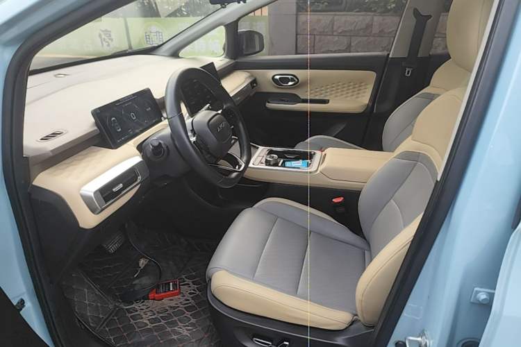 Used AION Y 2021 70 Intelligent Dynamic Edition Left Front Seat