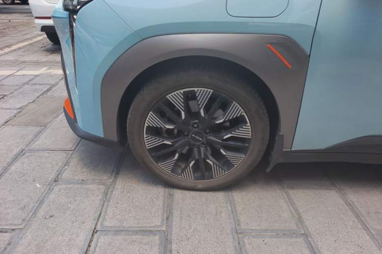 Used AION Y 2021 70 Enjoyment Tech Edition Left Front Wheel Hub