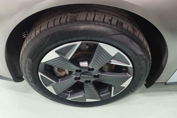 Used AION Y 2021 70 Intelligent Dynamic Edition Left Front Wheel Hub