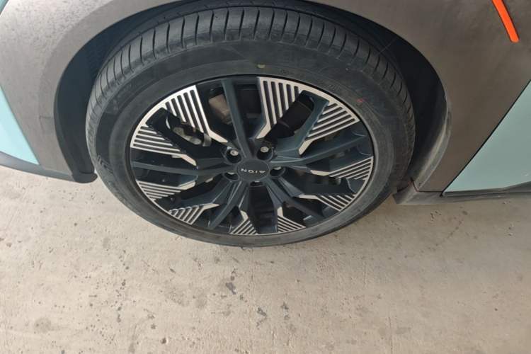 Used AION Y 2021 70 Tech Vitality Edition Left Front Wheel Hub