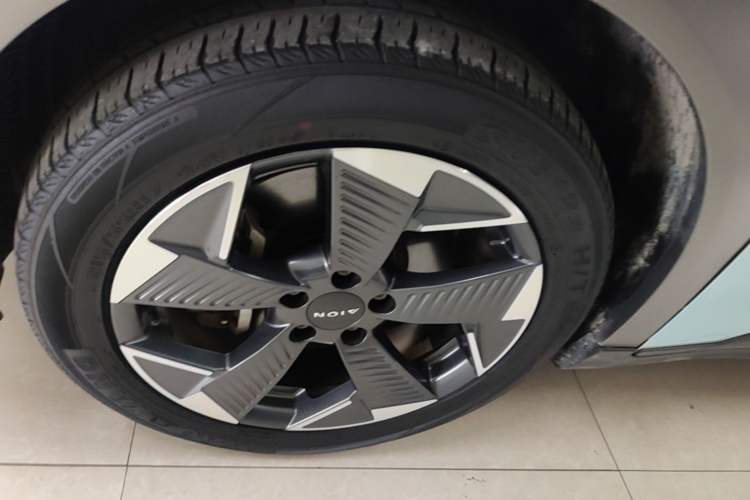 Used AION Y 2021 70 Intelligent Edition Left Front Wheel Hub