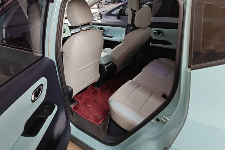 Used AION Y 2021 70 Intelligent Dynamic Edition Left Rear Seat